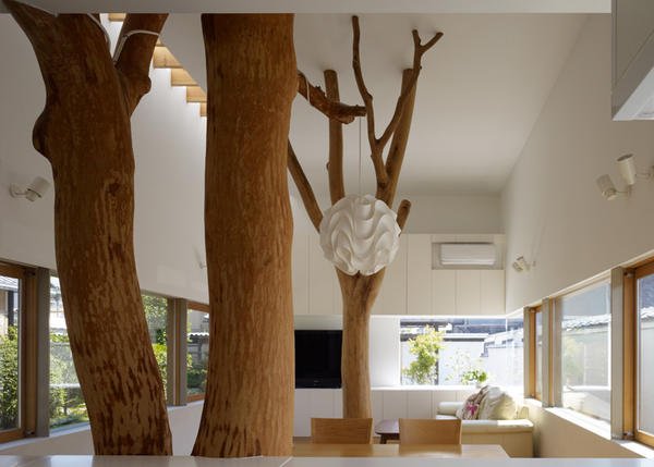Дизайнер Хиронака Огава создал «лесной» интерьер